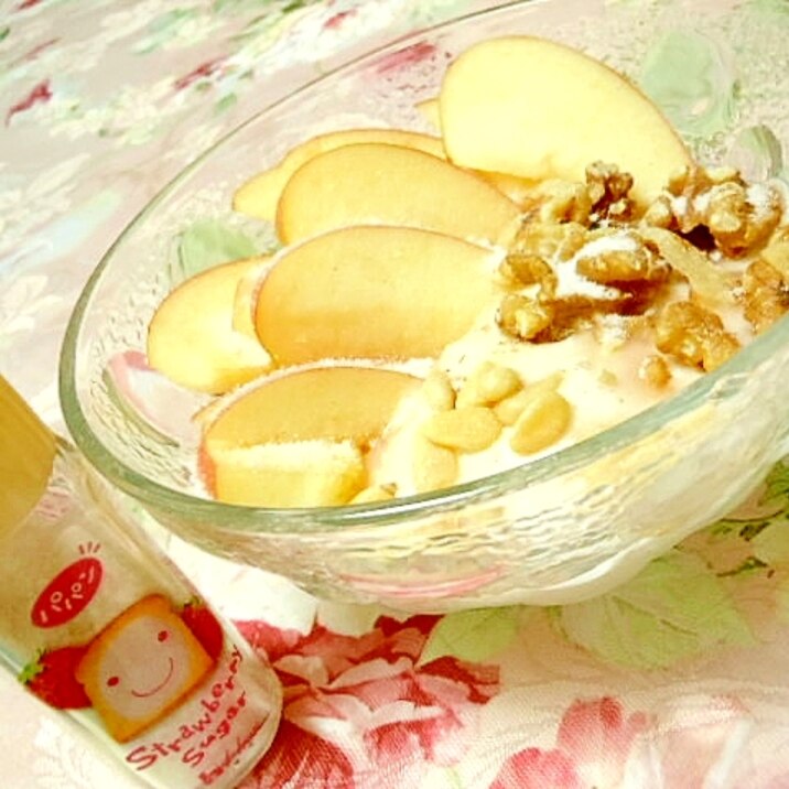 ❤林檎とヨーグルトと胡桃と松の実ヨーグルト❤